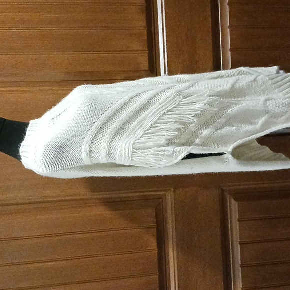 Apt 9 one size fits most cream colored sweater poncho. - Picture 3 of 4